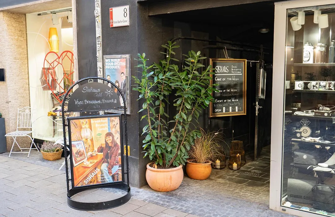Sishaus Hostel-1